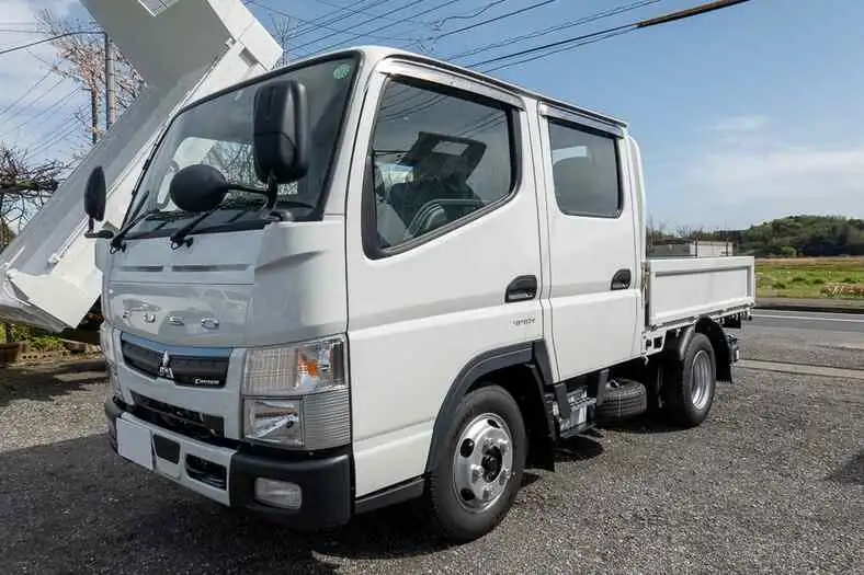 三菱 キャンター 小型 平ボディ Wキャブ 2RG-FBA20の中古トラック画像1
