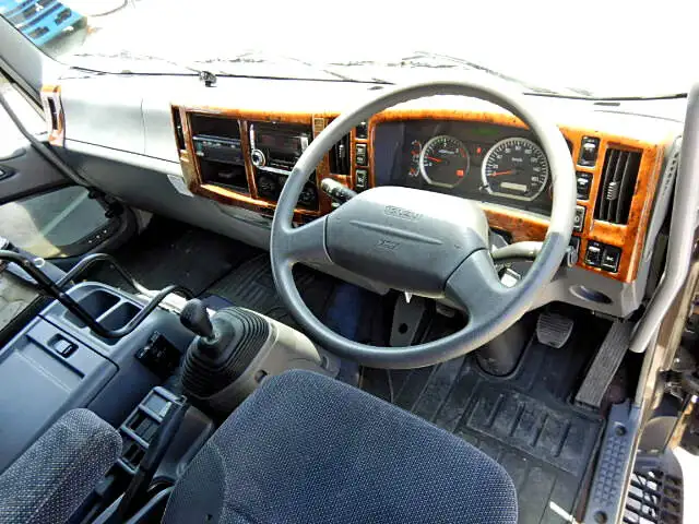 いすゞ フォワード 中型/増トン ウイング 幌ウイング パワーゲートの中古トラック画像9