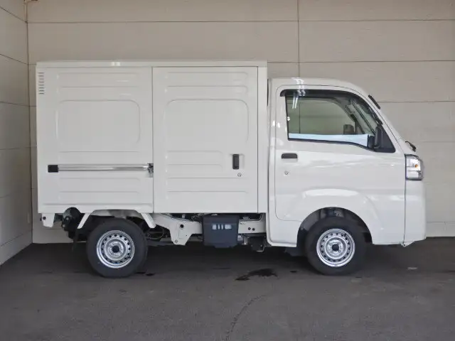 ダイハツ ハイゼット アルミバン EBD-S500P H31/R1の中古トラック画像2