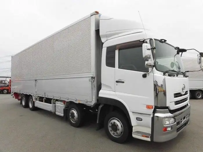 日産UD クオン 大型 ウイング エアサス ベッドの中古トラック画像2