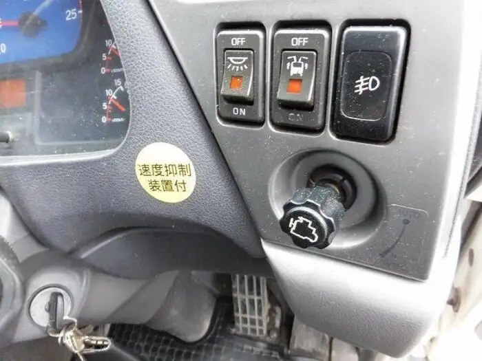 日産UD クオン 大型 ウイング エアサス ベッドの中古トラック画像9