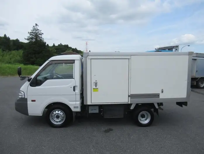 マツダ ボンゴ 小型 冷凍冷蔵 中温 サイドドアの中古トラック画像3