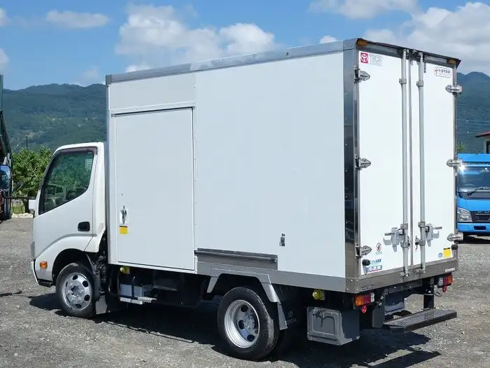 トヨタ ダイナ 小型 冷凍冷蔵 中温 床ステンの中古トラック画像3