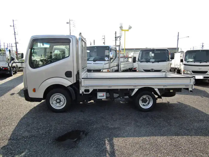 日産 アトラス 小型 平ボディ 床鉄板 CBF-SQ1F24の中古トラック画像2