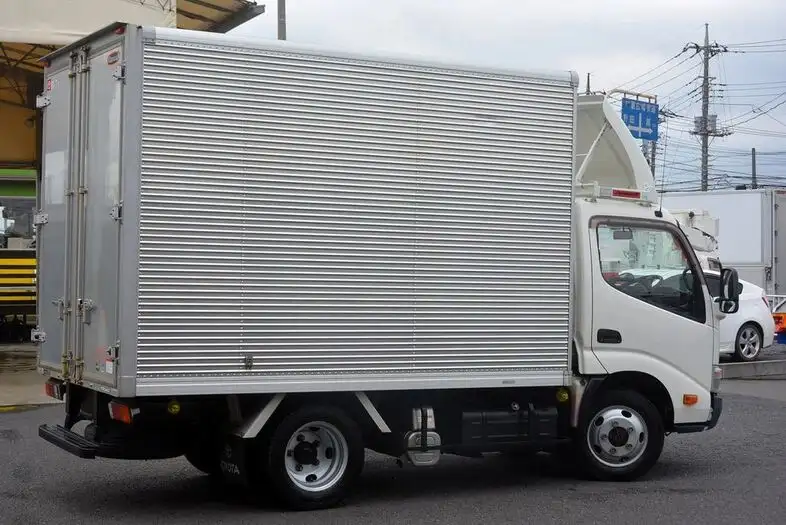 トヨタ トヨエース 小型 アルミバン TKG-XZC675 H27の中古トラック画像2