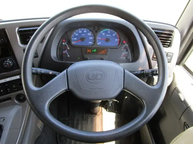日産UD クオン 大型 ウイング ベッド QKG-CX5YAの中古トラック画像5