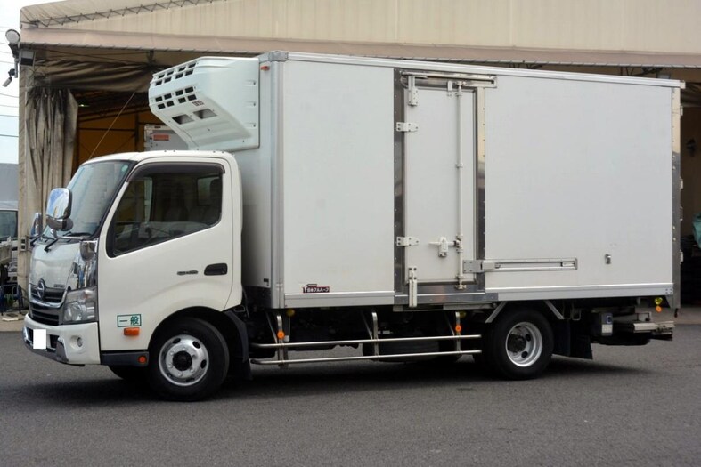 いすゞ エルフ 小型 アルミバン サイドドア 3枚観音 の中古トラック【車両No.140801】