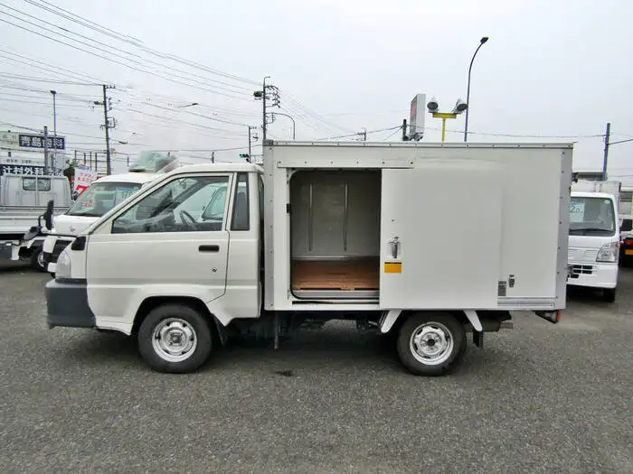 トヨタ タウンエース 小型 冷凍冷蔵 中温 床ステンの中古トラック画像2