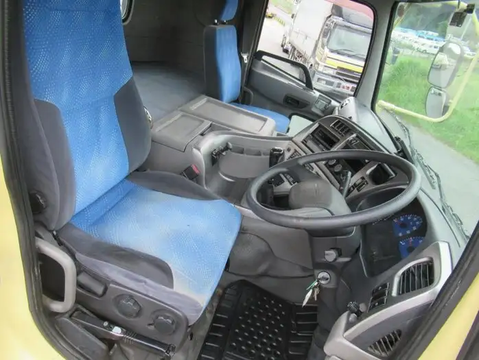 日産UD クオン 大型 ミキサー・ポンプ ベッド ADG-CW2XLの中古トラック画像4