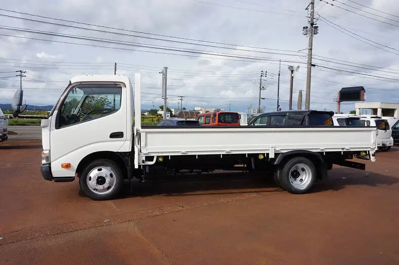 トヨタ ダイナ 小型 平ボディ TKG-XZU655 H26の中古トラック画像2