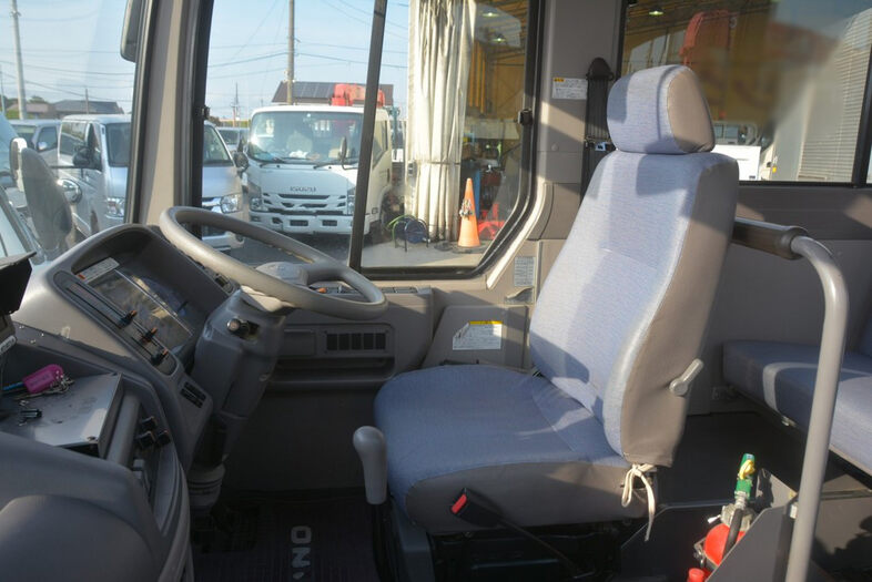 日野 リエッセ 小型 バス マイクロバス BDG-RX6JFBAの中古トラック画像9