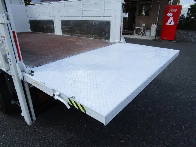 いすゞ エルフ 小型 平ボディ パワーゲート 床鉄板の中古トラック画像16