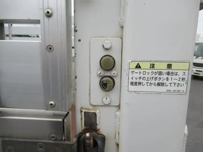 いすゞ エルフ 小型 平ボディ パワーゲート 床鉄板の中古トラック画像7