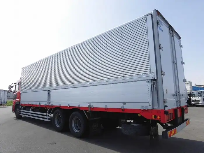 日産UD クオン 大型 ウイング 床鉄板 ベッドの中古トラック画像4