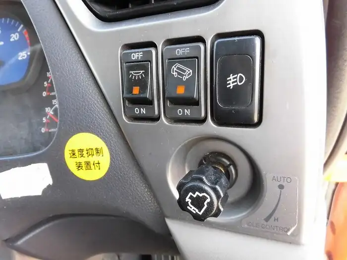 日産UD クオン 大型 ウイング 床鉄板 ベッドの中古トラック画像12