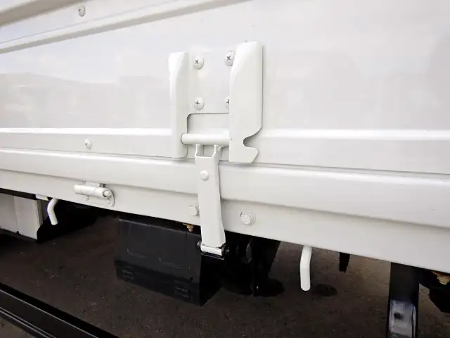 いすゞ エルフ 小型 平ボディ TPG-NNR85AR H27の中古トラック画像4