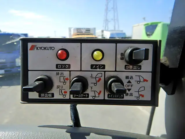 三菱 ファイター 中型/増トン パッカー車 プレス式 PDG-FK71Rの中古トラック画像14