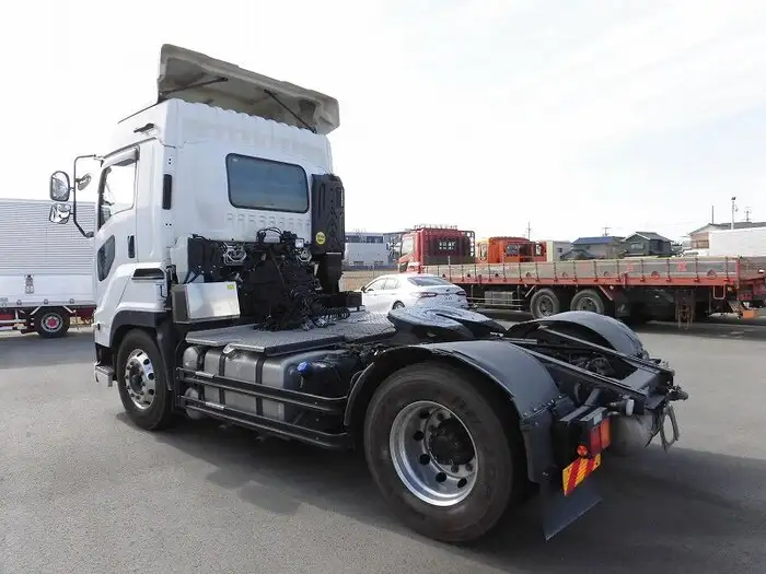 いすゞ ギガ 大型 トラクター ハイルーフ 1デフの中古トラック画像3