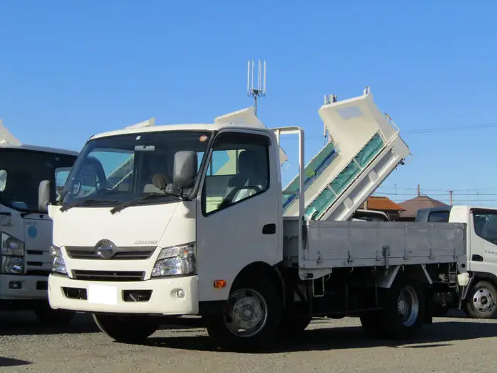 日野 デュトロ 小型 平ボディ TKG-XZU700M H27の中古トラック画像1