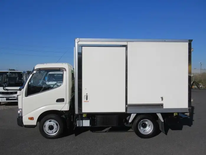 トヨタ ダイナ 小型 冷凍冷蔵 中温 床ステンの中古トラック画像2