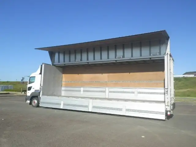 日野 プロフィア 大型 ウイング エアサス ベッドの中古トラック画像3