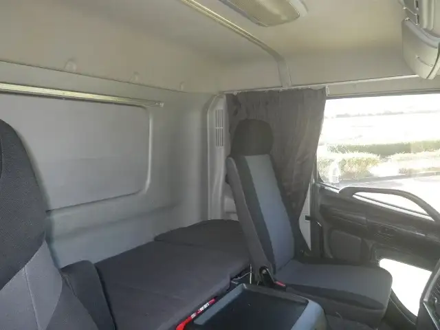 日野 プロフィア 大型 ウイング エアサス ベッドの中古トラック画像7
