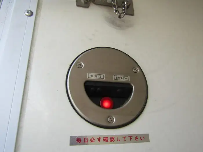 三菱 キャンター 小型 冷凍冷蔵 中温 サイドドアの中古トラック画像9