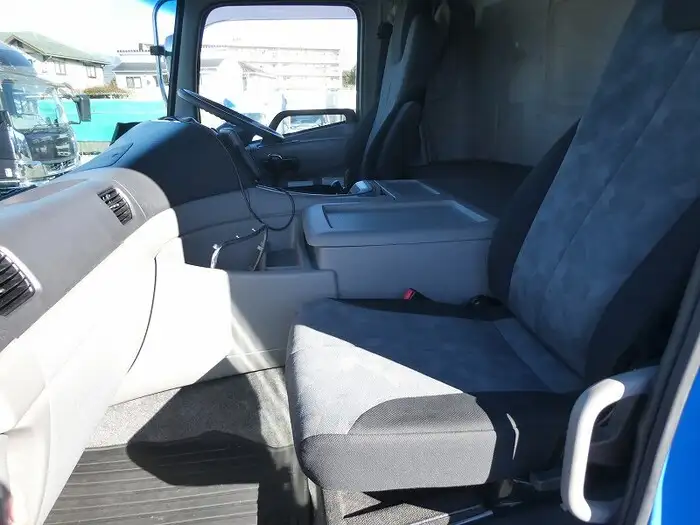 日産UD クオン 大型 トラクター ハイルーフ 1デフの中古トラック画像12