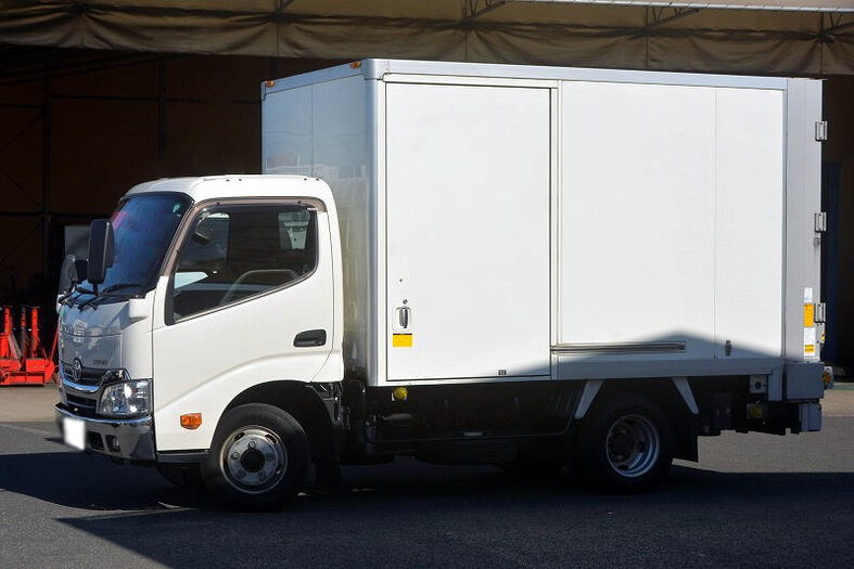 トヨタ ダイナ 小型 アルミバン 10尺 TKG-XZU605