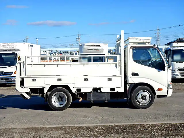 日野 デュトロ 小型 平ボディ パワーゲート 床鉄板の中古トラック画像2