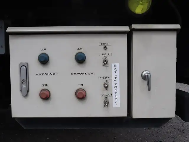 いすゞ エルフ 小型 アルミバン パワーゲート TRG-NPR85ANの中古トラック画像12