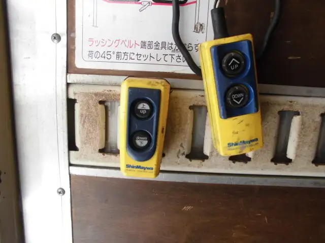 三菱 キャンター 小型 アルミバン パワーゲート 床鉄板の中古トラック画像8