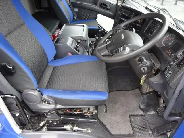 いすゞ ギガ 大型 トラクター 1デフ ベッドの中古トラック画像13