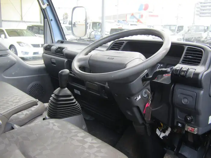 日産 アトラス 小型 平ボディ 床鉄板 PB-AKR81ARの中古トラック画像11