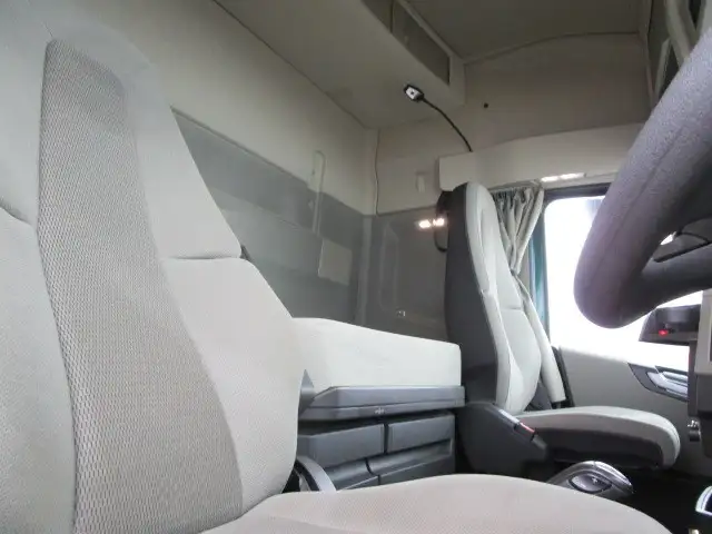 ボルボ その他 大型 トラクター エアサス ベッドの中古トラック画像9