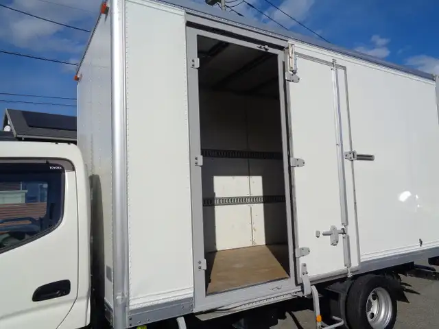 トヨタ トヨエース 小型 アルミバン サイドドア TPG-XZC655の中古トラック画像4