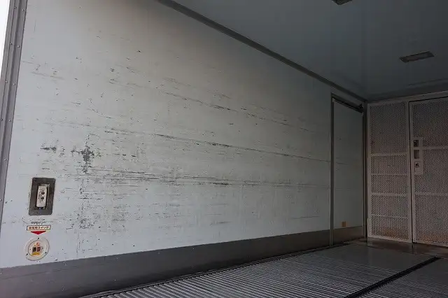 いすゞ エルフ 小型 アルミバン サイドドア 3枚観音の中古トラック画像9