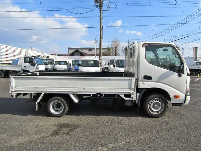 トヨタ ダイナ 小型 平ボディ QDF-KDY231 H28の中古トラック画像2