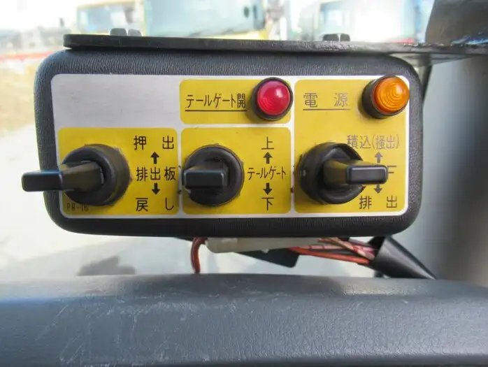 三菱 ファイター 中型/増トン パッカー車 プレス式 TKG-FK71Fの中古トラック画像14