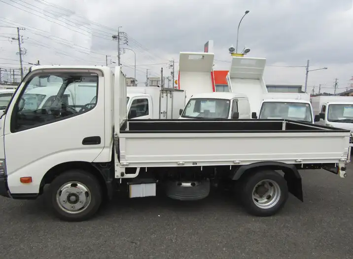 トヨタ ダイナ 小型 平ボディ XZC605 H30の中古トラック画像2