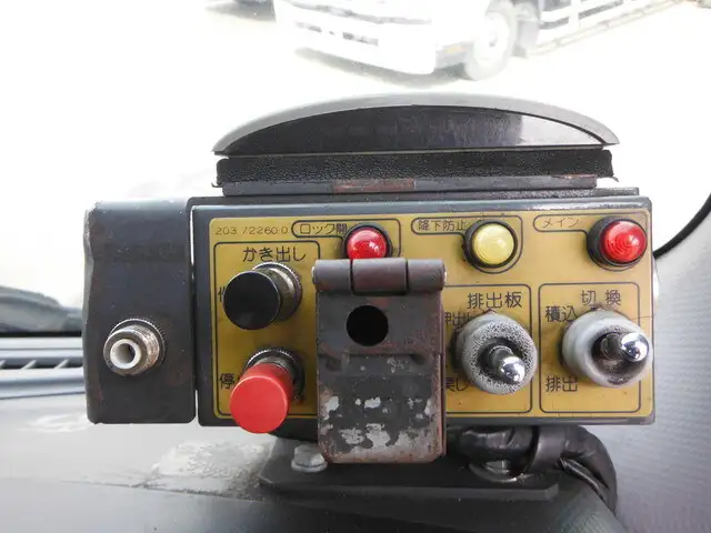 いすゞ フォワード 中型/増トン パッカー車 プレス式 ベッドの中古トラック画像12