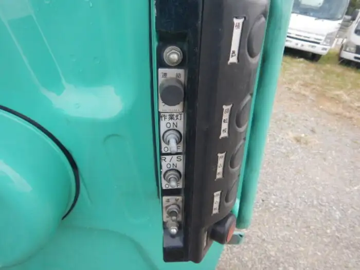 いすゞ エルフ 小型 パッカー車 巻き込み式 回転ダンプ式の中古トラック画像4