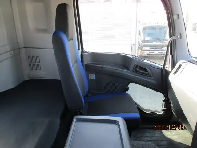 いすゞ ギガ 大型 トラクター ハイルーフ 1デフの中古トラック画像16