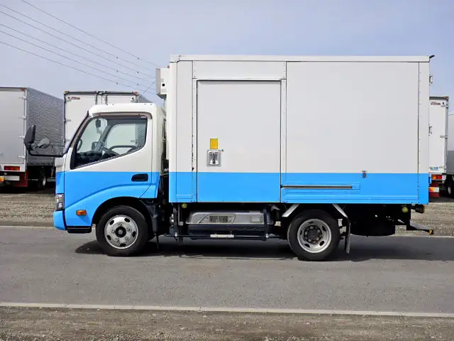 トヨタ ダイナ 小型 冷凍冷蔵 低温 床ステンの中古トラック画像2