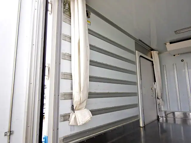 トヨタ ダイナ 小型 冷凍冷蔵 低温 床ステンの中古トラック画像7
