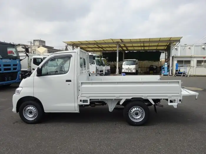 トヨタ タウンエース 小型 平ボディ 床鉄板 5BF-S403Uの中古トラック画像3