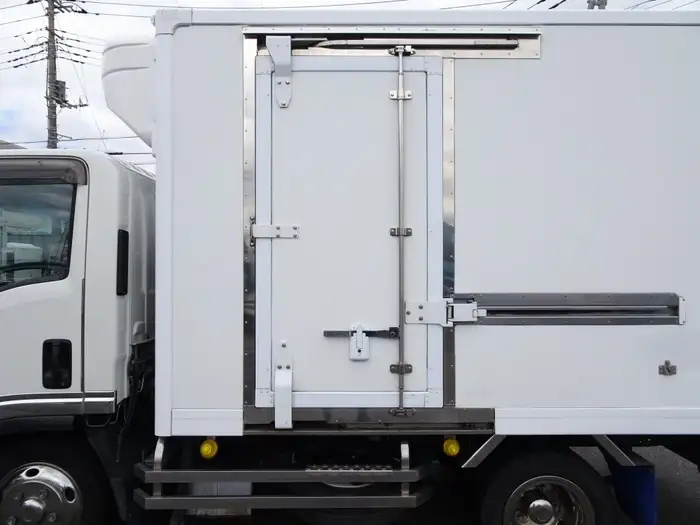 いすゞ エルフ 小型 冷凍冷蔵 中温 床アルミの中古トラック画像5