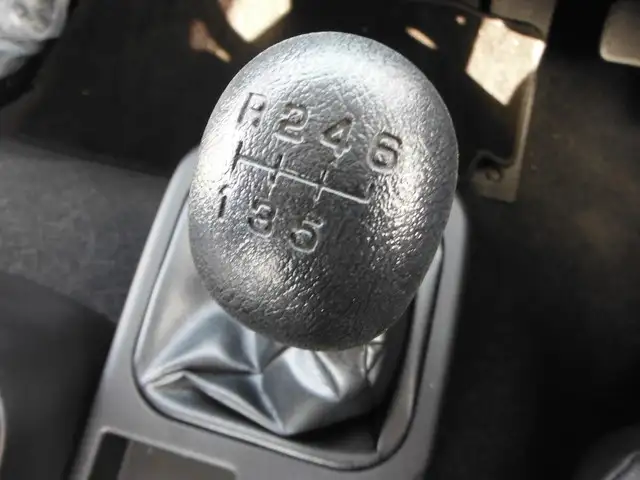 三菱 ファイター 中型/増トン 平ボディ ベッド 2KG-FK62Fの中古トラック画像9