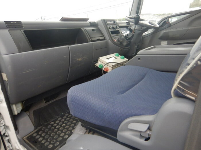 三菱 キャンター 小型 タンク車 バキューム PDG-FE83DY|画像17