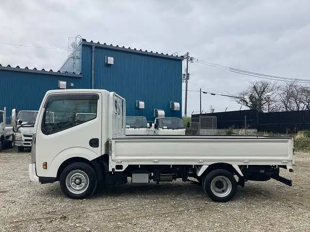 日産 アトラス 小型 平ボディ 10尺 TKG-SZ2F24 の中古トラック